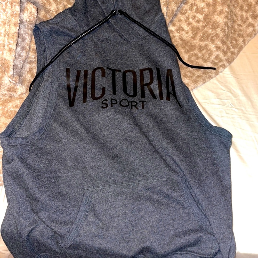 Sleeveless sweatshirt workout top!